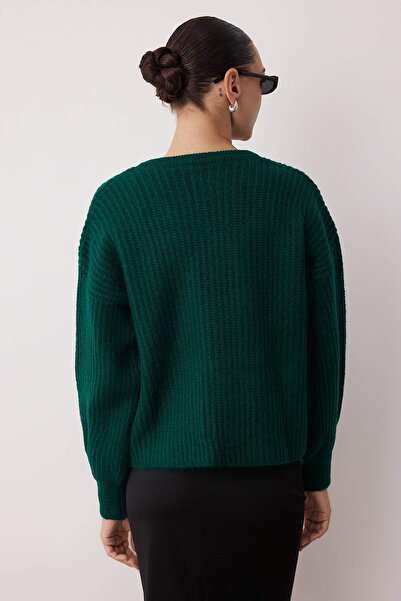 Trendyol Collection Emerald Green Soft Textured Wide Fit Basic Knitwear Sweater Twoaw26Kz00092