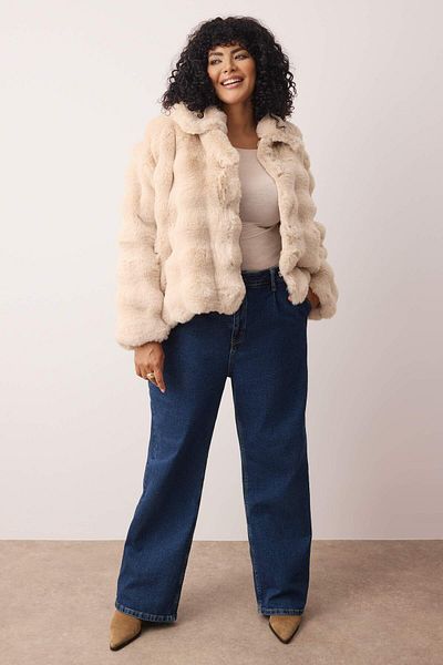 Trendyol Collection Ecru Regular Fit Γούνινο Παλτό Plus Size TWOAW26AW00004