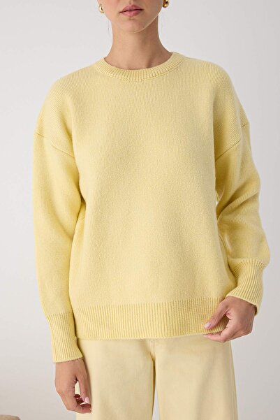 Trendyol Collection Wardrobe Essentials Żółty wełniany sweter z grubej przędzy Basic o luźnym kroju | TWOAW26KZ00065