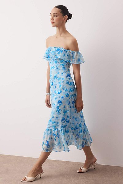 Trendyol Collection Fusta albastră cu flori, cu talie deschisă, șifon, rochie midi țesută TWOSS25EL00278