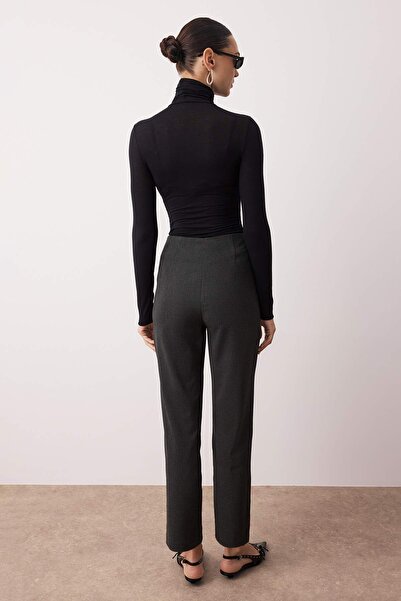 Trendyol Collection Anthrazitfarbene, knöchellange, gewebte Hose mit hoher Taille und Zigarettenform-Stift TWOAW26PL00014