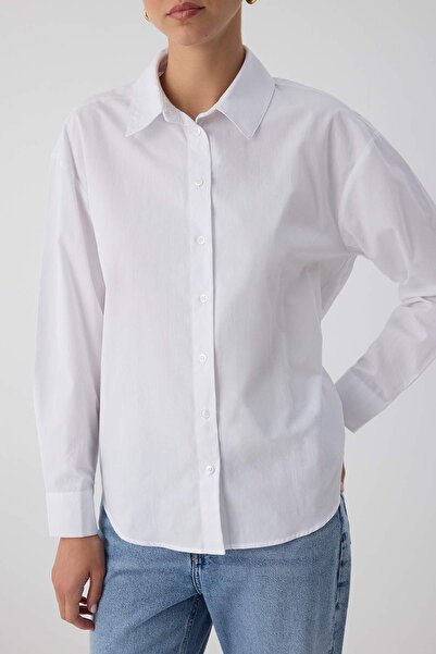 Trendyol Collection Cămașă oversize reglabilă cu detaliu alb cu nasturi pe spate Wardrobe Essentials |   TWOAW26GO00009