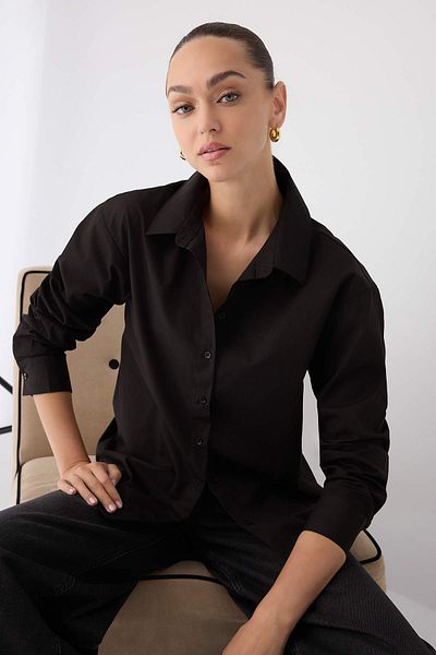 Trendyol Collection Cămașă oversize neagră cu detaliu de nasturi pe spate TWOAW26GO00009