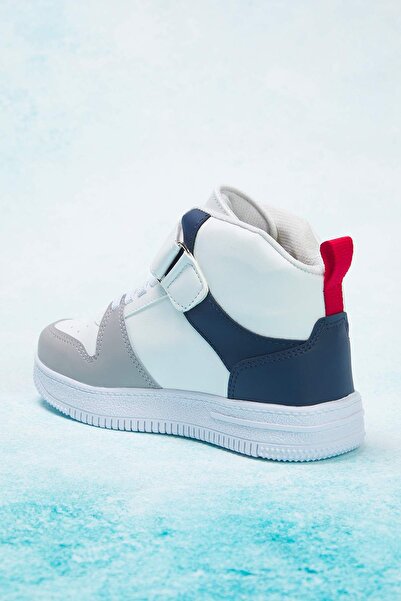 TRENDYOL SHOES Velké/malé chlapecké dětské tenisky s vícebarevným páskem na suchý zip a tkaničkami 
 TAKAW26SN00004