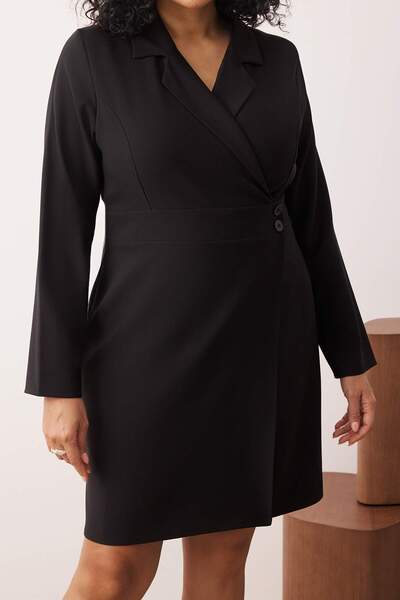 Trendyol Curve Černé knoflíkové tkané mini sako šaty velkých velikostí TBBAW26AH00033