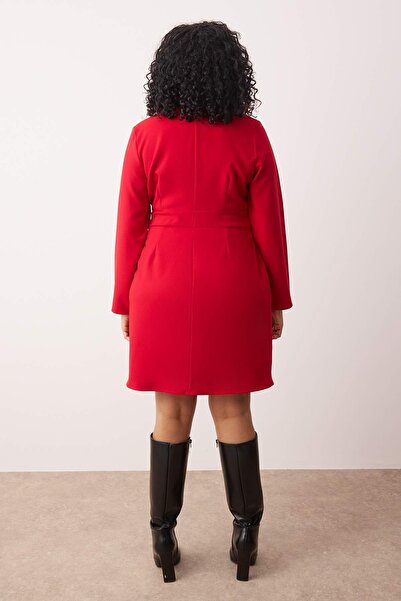 Trendyol Curve Rotes, geknöpftes, gewebtes Mini-Jackenkleid in Übergröße TBBAW26AH00033