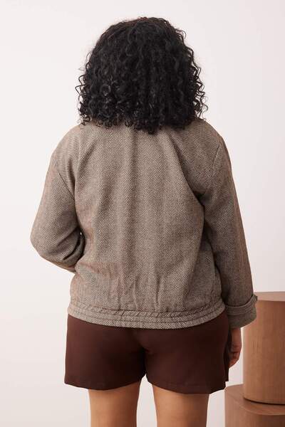 Trendyol Curve Καφετί Σχέδιο Balıksırtı Oversize Κοντομάνικο Bomber Μπουφάν Μεγάλο Μέγεθος TWOAW26AW00018