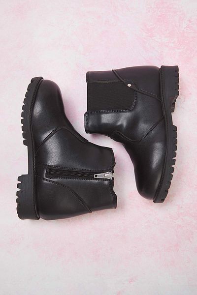 TRENDYOL SHOES Cizme negre elastice pentru băieți mici Chealsea Kids 
 TAKAW26BO00005