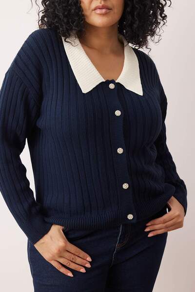 Trendyol Curve Námořnický modrý úpletový kardigan s knoflíky a detailem vroubkovaného límce TBBAW23AV00084