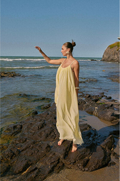 FEMMESTUDIO Kadın Sarı İp Askılı Pile Detaylı Maxi Boy Elbise