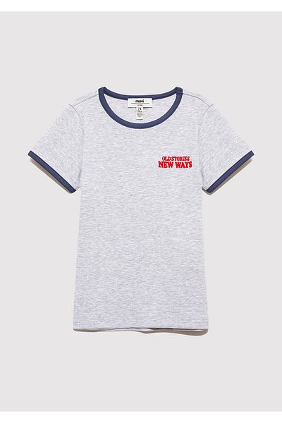 Mavi Graues T-Shirt mit Stickerei-Detail, taillierter Schnitt 7610267-88467