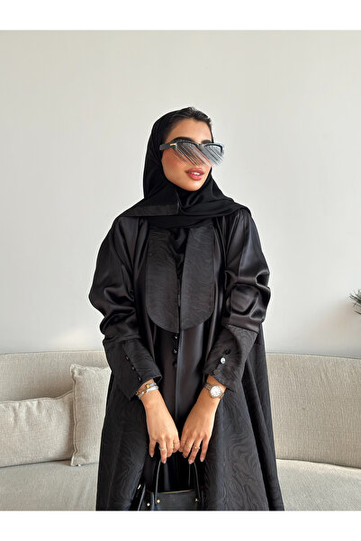 outline مجموعة عباية سوداء مع سترة ثلاثية الطبقات من قماش الجاكار وفستان أسفل العباءة