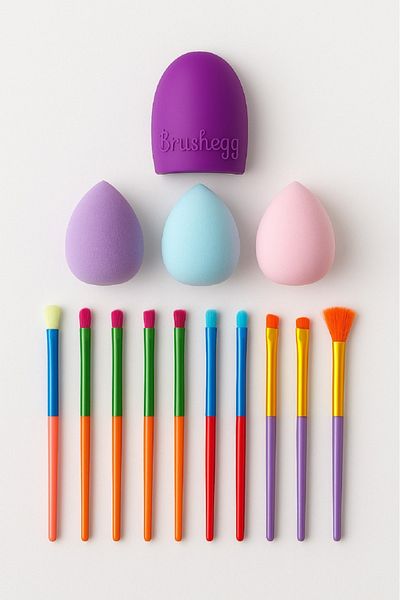 HANNAH Design modern - Pensule de machiaj de 15 piese, burete pentru fond de ten și set Brushegg 826334
