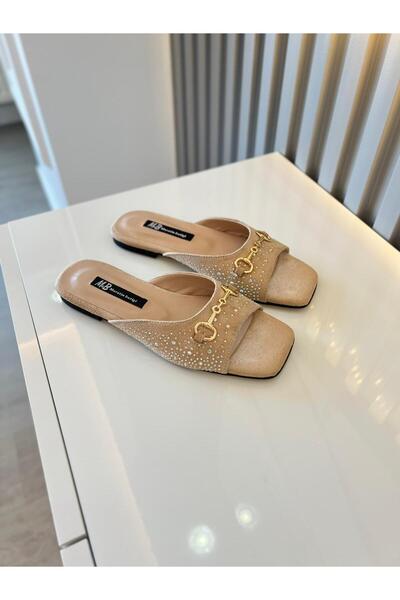 M&B Zarif taş süslemeleri ve altın detaylı tokasıyla bu özel tasarım terlik .büyük numara 36 ve 43 arası