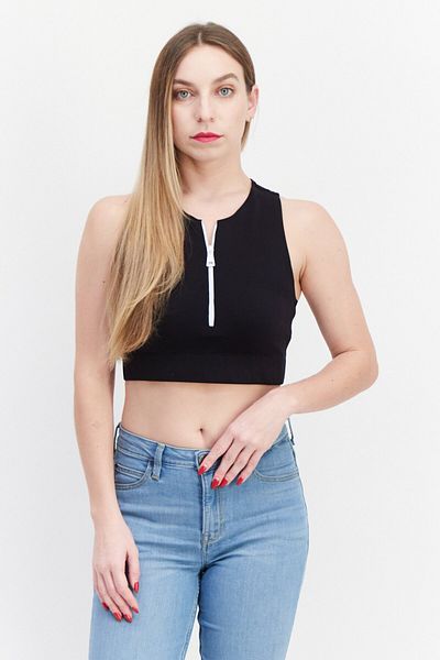 Gina Tricot قمصان نسائية بدون أكمام بياقة دائرية، لون أسود