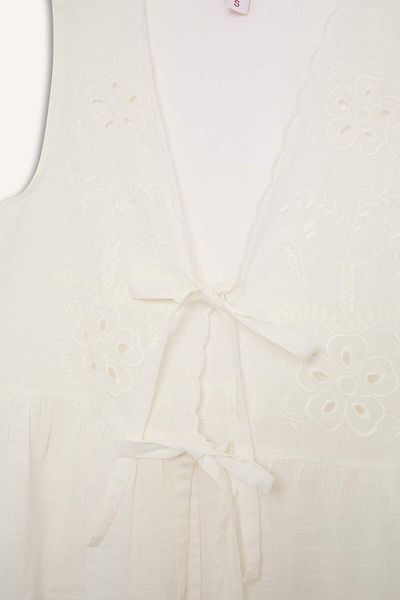 DeFacto Regular Fit Brode Front Tie White Beach Top-Fall in Love E4263Ax25Sm