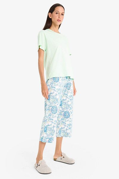 DeFacto Regular Fit Short Sleeve Top Flexible Waisted Patterned Capri Bottom-Fall in Love F3138Ax25Sm