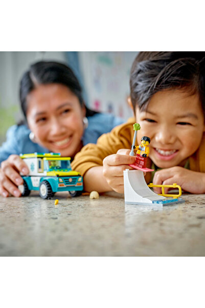 LEGO 60403 LEGO® City Acil Ambulansı ve Snowboardcu