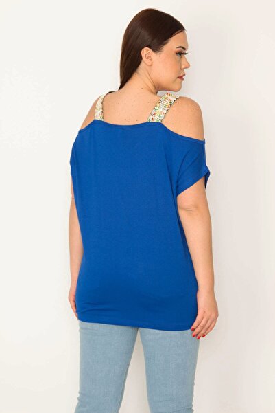 Şans Жіноча блузка Saks з декольте на плечі з ремінцем і подолом з мереживом з блискітками плюс розмір 65n22701