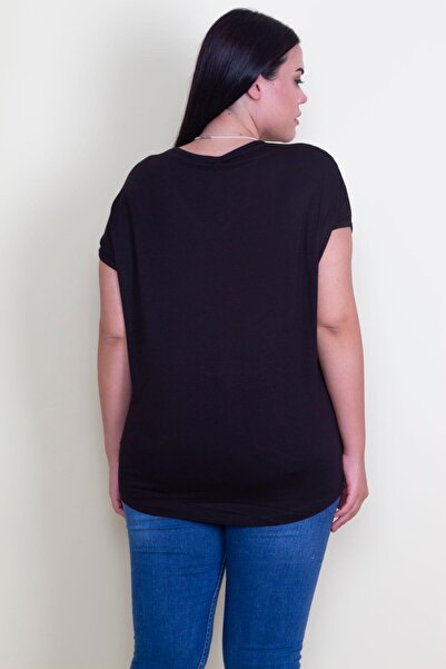 Şans Γυναικεία μπλούζα μεγάλου μεγέθους μαύρη με λαιμόκοψη V με πέτρινη λεπτομέρεια στους ώμους 65n25734