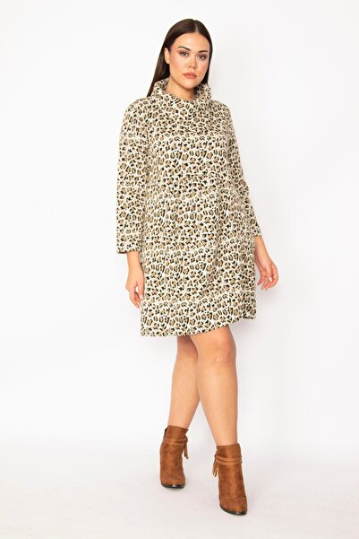 Şans Дамска рокля с яка от норка и предни детайли с набрани джобове отзад 65n29516