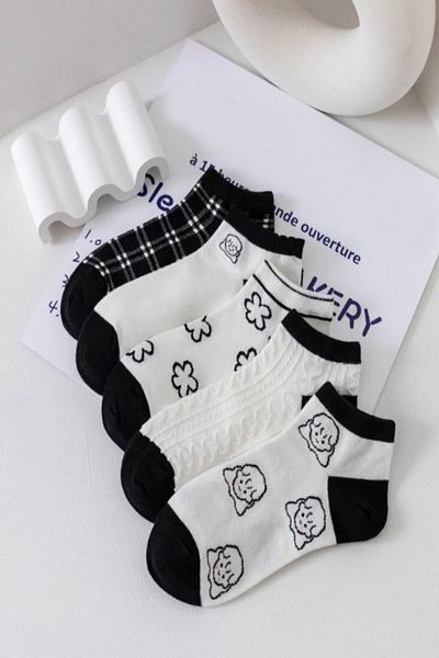 Esinti Black Women's Socks White Women's Booties Summer Thin Socks Ankle Length Short Socks 5 Pairs