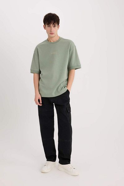 DeFacto Bedrucktes T-Shirt aus schwerem Stoff mit lockerer Passform und Rundhalsausschnitt D8462AX25SP