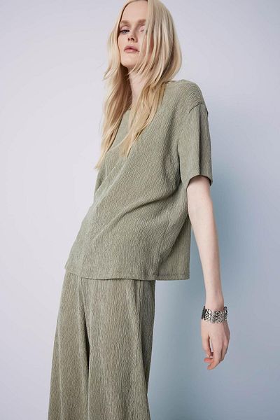 DeFacto Comfortable Cut Crew Neck Wrap Short T-Shirt C3843ax24sp