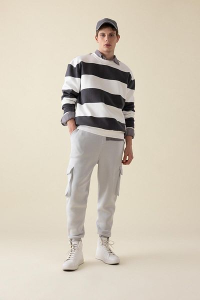 DeFacto Boxy Fit Crew Neck Striped Woven Label Sweatshirt A9066Ax23Au