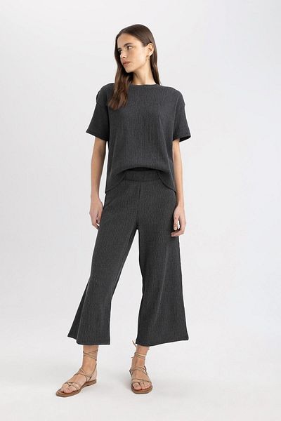 DeFacto Weites Bein, weites, lockeres Bein, normale Taille, Wickel-Capri-Hose C4329AX24SP