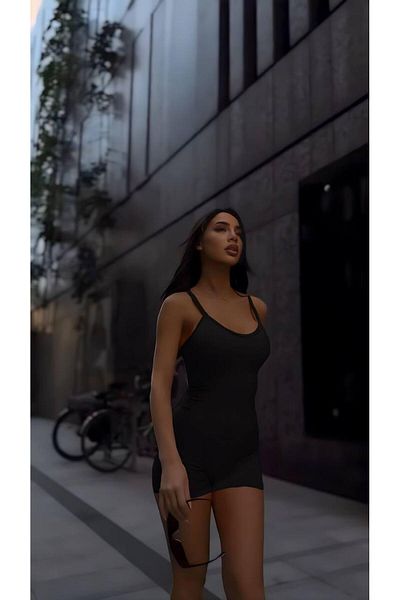 Fashiontayt Ολόσωμη φόρμα με λεπτομέρεια αλυσίδας από ύφασμα κατάδυσης