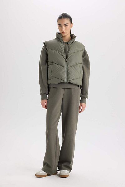 DeFacto Stand Collar Quilted Puffer Vest with Zipper Pockets - Regular Fit D5759Ax25Sp