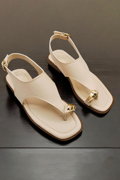 StWenn Maria Women's Beige Black Gold Ring Detailed Daily Sandals