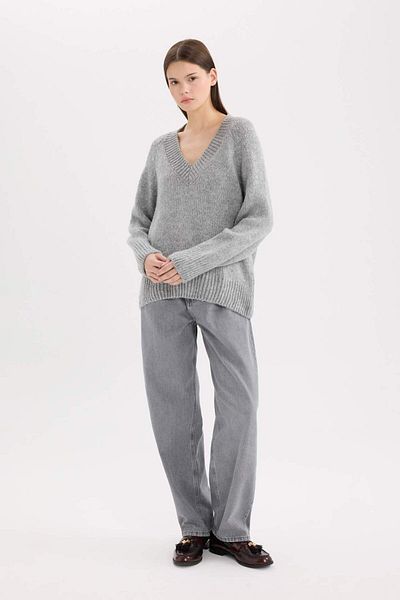 DeFacto Oversize Wide Fit V Neck Knitwear Sweater A3264Ax24Cw