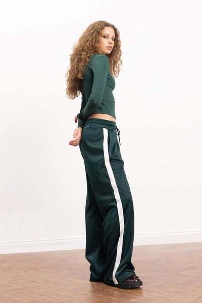 DeFacto Pantaloni de sport cu șireturi, cu picior lat, cu talie elastică, cu buzunare E2667AX24WN