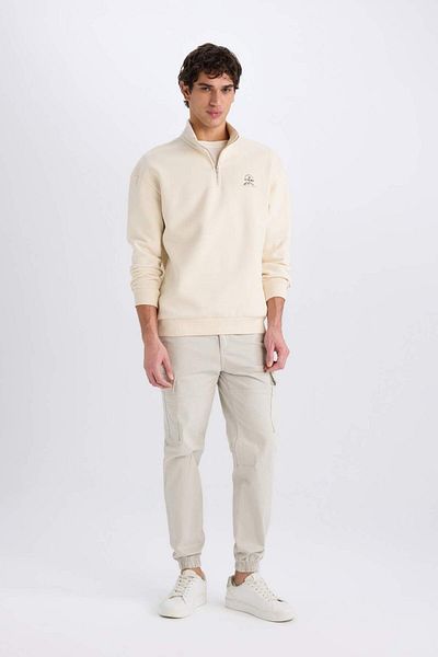 DeFacto Comfort Regular Fit Comfortable Fit Zippered Stand Collar Printed Sweatshirt C6132Ax24Au