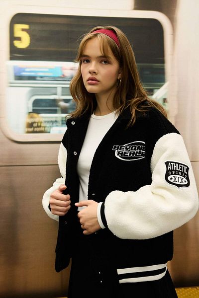 DeFacto Coool Oversize Wide Fit Plush Bomber Jacket Jachetă Polo Guler Brodat Buzunar cu fixare C8001AX24WN