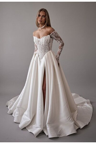 Zeliza Moda Evi Fransız Danteli Madonna Yaka Saten A Pile Yırtmaçllı Tasarım Gelinlik