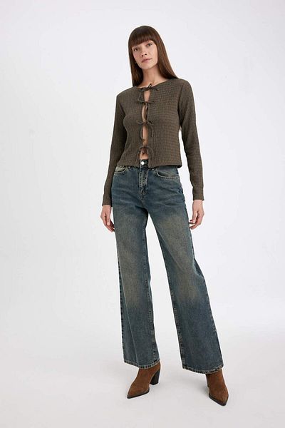 DeFacto Regular Fit Front Tie Wrap Wickelbluse mit langen Ärmeln D8524AX24AU