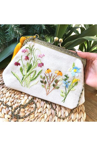 Home Cream Linen Hand Embroidered Vintage Style Bag. Lining and Chain Detailed. Embroidery 100% Handmade 25X15 Size