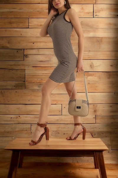 Aslında Look Αμάνικο φόρεμα με ριγέ ριγέ με λαιμόκοψη - Αφήστε το να είναι οπ...