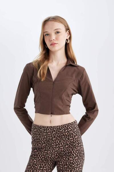 DeFacto Fitted Vücuda Oturan Gömlek Yaka Fermuarlı Bengalin Uzun Kollu Crop Basic Düz Bluz C5037AX24AU