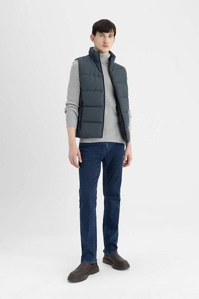 DeFacto Water Repellent Slim Fit Puffer Vest Slim Fit Stand Collar Zipper Pocket C5630Ax24Wn