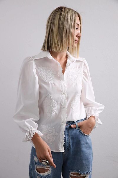 GÜLDEN KATRAN Women's White Lace Detailed Scalloped Flange Sleeve Shirt