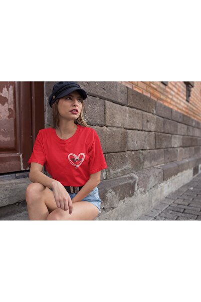 ArtYus تي شيرت نسائي بأكمام قصيرة ورقبة دائرية وطبعة LOVE10