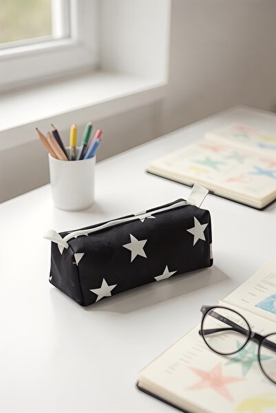 DERKADESİGN ÜÇGEN GENİŞ HACİMLİ YILDIZ DESENLİ KALEMLİK - KALEM KUTUSU - MAKYAJ ÇANTASI - ÇOK AMAÇLI ORGANİZER