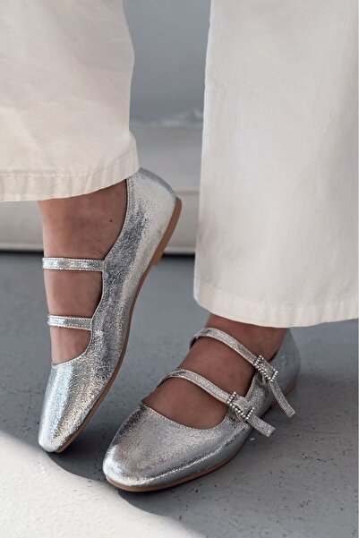 I Love Shoes Γυναικείες μπαλαρίνες Harwor με λεπτομέρεια από δερμάτινη αγκράφα, ασημί