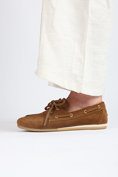 alamoda حذاء نسائي كاجوال من الجلد الطبيعي باللون البني الفاتح من Avela