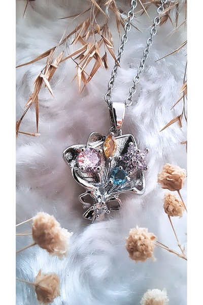 Serenity قلادة من الفولاذ مع باقة زهور ملونة