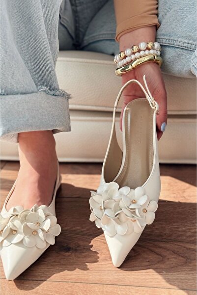 I Love Shoes Lavexso Mat Deri Çiçek Detaylı Kadın Babet Beyaz